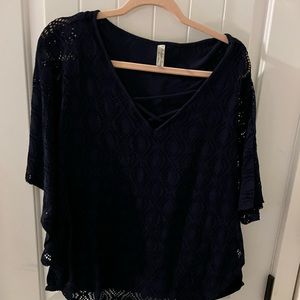 Cuteeeeee top, textured and totally worth the vibe